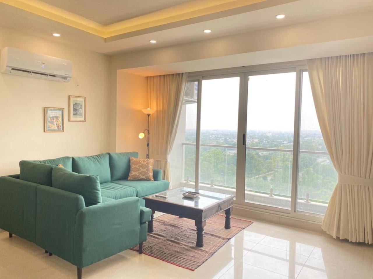 Modern 1-Bedroom On Top Floor With Scenic Views At Elysium Islamabad Exterior foto